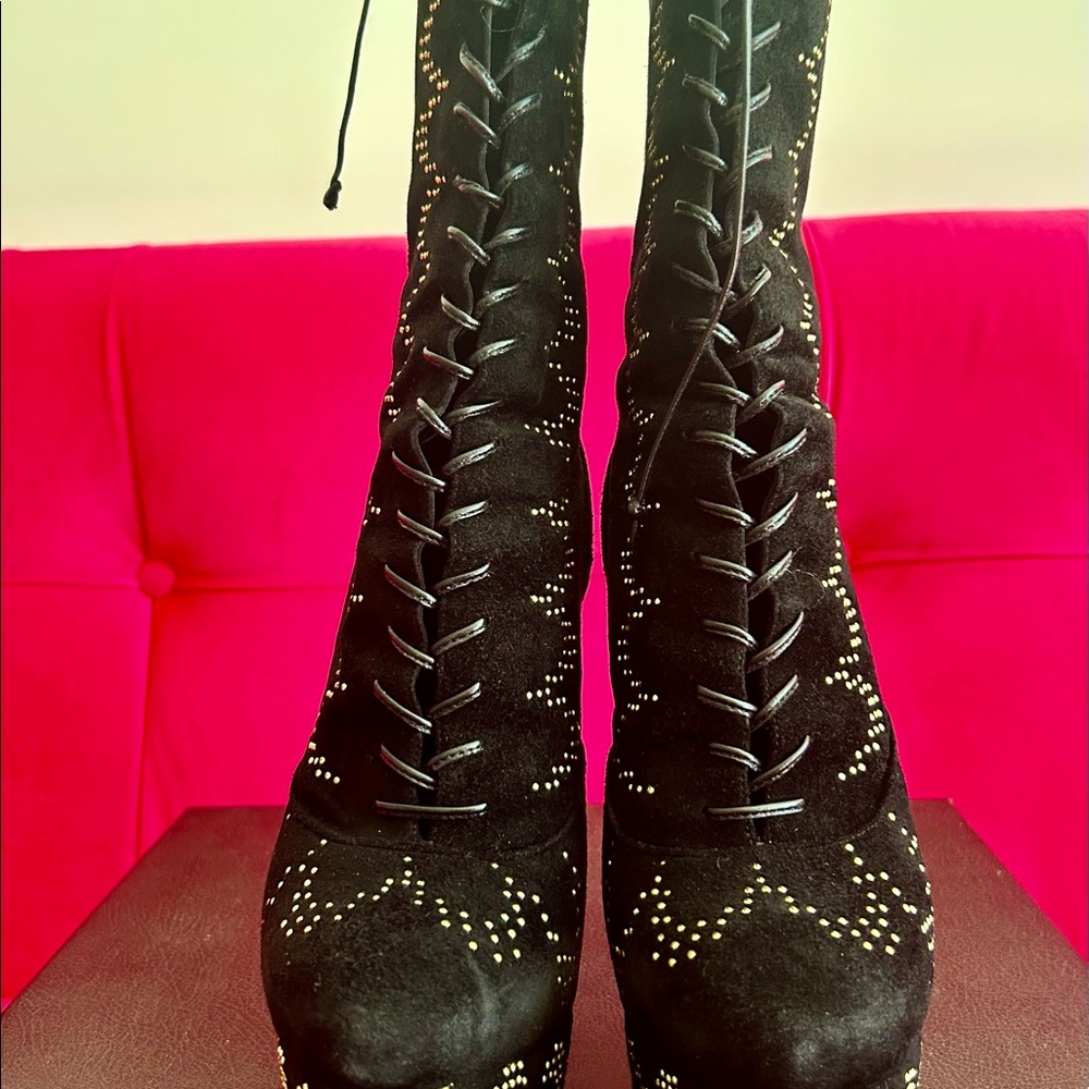 Lace up Black/Gold Boots